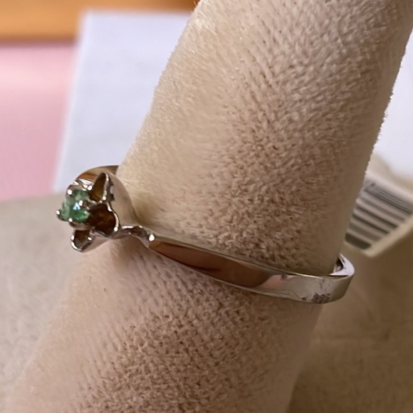 BNWT 18K white gold Round Cut Green Emerald ring band size 8 - Picture 7 of 8